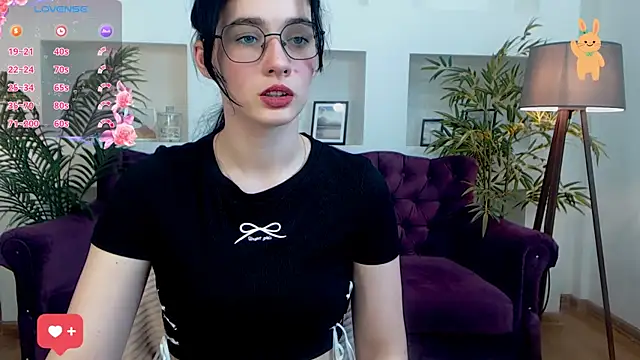 Snapshot of Charming_Mysteriousss chatting on April 16, 2026, 1:34 pm Charming Mysteriousss online show from April 16, 2026, 1:34 pm