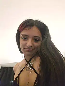 Snapshot of carolinerue chatting on May 16, 2026, 1:37 am carolinerue online show from May 16, 2026, 1:37 am