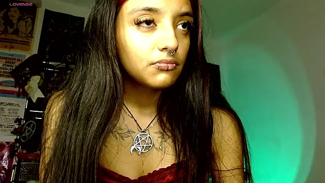 Snapshot of carolinerue chatting on April 30, 2026, 8:32 am carolinerue online show from April 30, 2026, 8:32 am