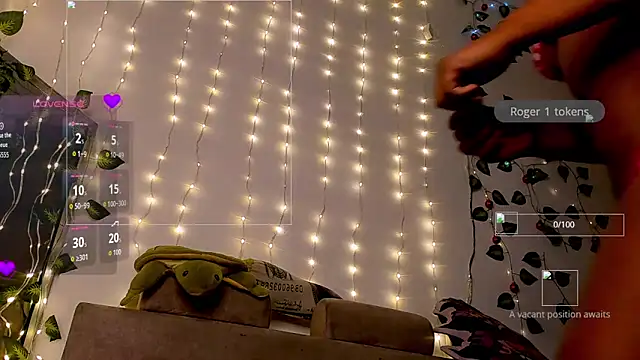 Snapshot of GiuliaCash chatting on November 21, 2025, 2:27 pm GiuliaCash online show from November 21, 2025, 2:27 pm