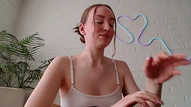 Snapshot of WhitePrincessLuna chatting on April 27, 2026, 1:42 pm WhitePrincessLuna online show from April 27, 2026, 1:42 pm