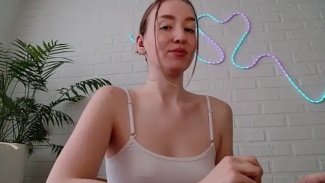 Snapshot of WhitePrincessLuna chatting on February 19, 2026, 10:01 am WhitePrincessLuna online show from February 19, 2026, 10:01 am