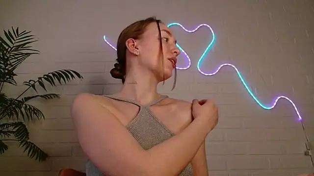 Snapshot of WhitePrincessLuna chatting on February 11, 2026, 2:17 pm WhitePrincessLuna online show from February 11, 2026, 2:17 pm