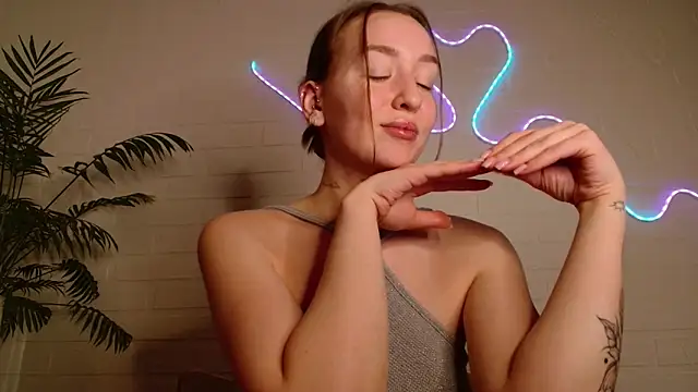 Snapshot of WhitePrincessLuna chatting on February 1, 2026, 2:59 pm WhitePrincessLuna online show from February 1, 2026, 2:59 pm