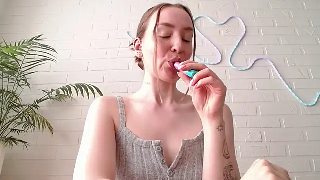 Snapshot of WhitePrincessLuna chatting on March 29, 2026, 1:02 pm WhitePrincessLuna online show from March 29, 2026, 1:02 pm