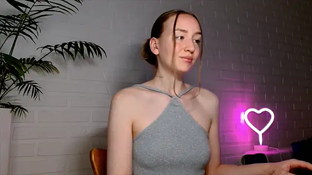 WhitePrincessLuna online show from June 26, 2026, 1:39 pm