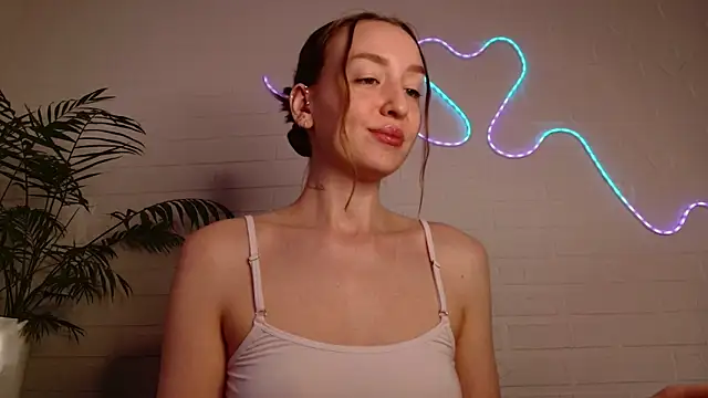 Snapshot of WhitePrincessLuna chatting on April 10, 2026, 2:13 pm WhitePrincessLuna online show from April 10, 2026, 2:13 pm