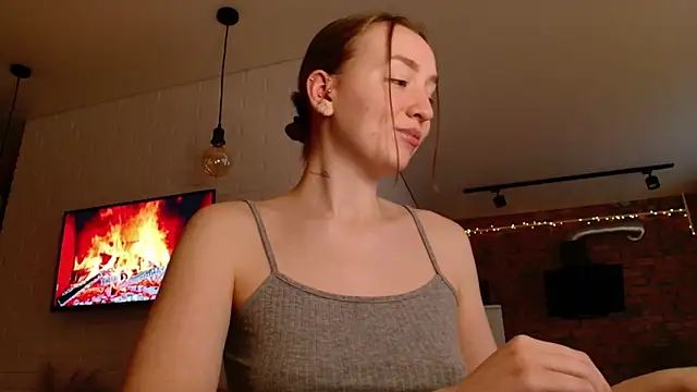 Snapshot of WhitePrincessLuna chatting on January 6, 2026, 1:26 pm WhitePrincessLuna online show from January 6, 2026, 1:26 pm