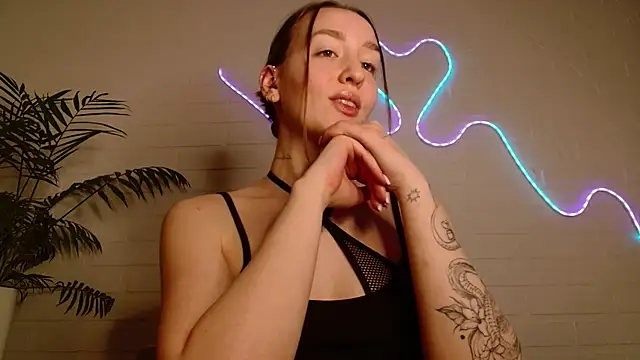 Snapshot of WhitePrincessLuna chatting on February 20, 2026, 4:42 pm WhitePrincessLuna online show from February 20, 2026, 4:42 pm