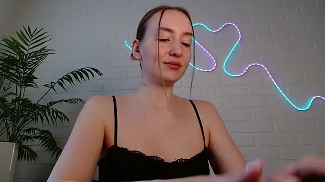 Snapshot of WhitePrincessLuna chatting on February 10, 2026, 1:43 pm WhitePrincessLuna online show from February 10, 2026, 1:43 pm