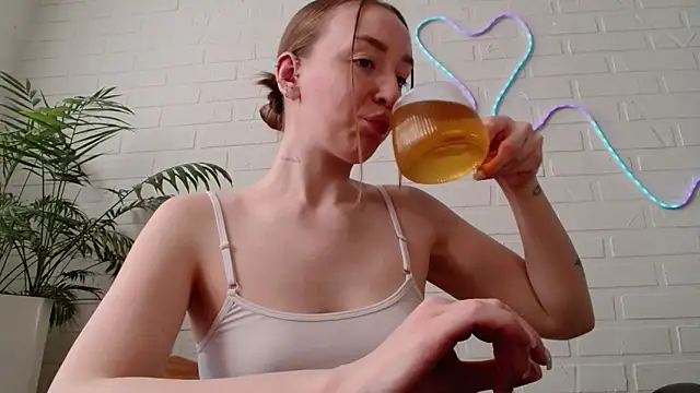 Snapshot of WhitePrincessLuna chatting on March 12, 2026, 1:37 pm WhitePrincessLuna online show from March 12, 2026, 1:37 pm