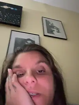 Brutecia2002 online show from April 18, 2026, 7:07 pm