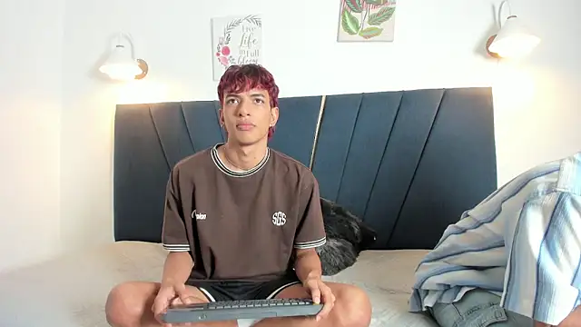 maicol cum23 online show from February 5, 2026, 4:30 am