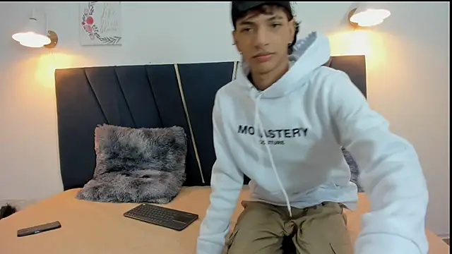 maicol cum23 online show from October 3, 2025, 1:34 pm