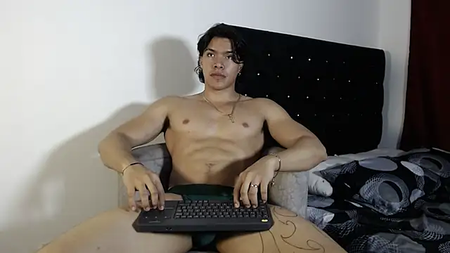 adriel escalante online show from December 23, 2025, 3:28 am