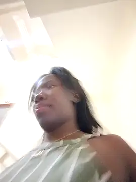 Snapshot of Rossie-Cameron chatting on November 19, 2025, 1:00 pm Rossie-Cameron online show from November 19, 2025, 1:00 pm