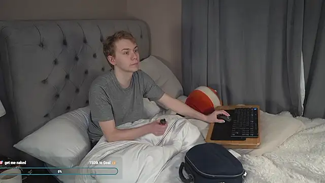 Snapshot of scottishtwink01 chatting on March 18, 2026, 10:43 pm scottishtwink01 online show from March 18, 2026, 10:43 pm