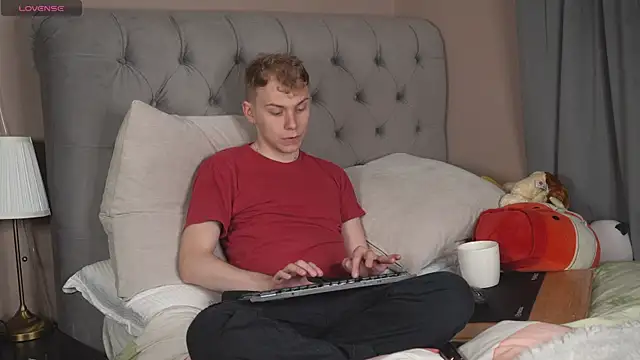 Snapshot of scottishtwink01 chatting on May 18, 2026, 2:11 pm scottishtwink01 online show from May 18, 2026, 2:11 pm