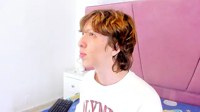 taylorleexx online show from September 23, 2025, 8:05 pm