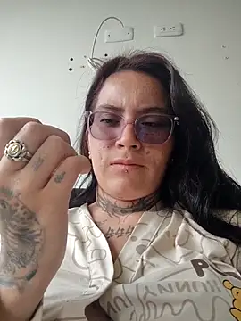 Snapshot of iriss_cardenas chatting on December 16, 2025, 5:17 pm iriss cardenas online show from December 16, 2025, 5:17 pm