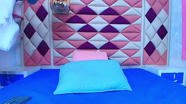 abbyrouss  online show from September 23, 2025, 3:02 am