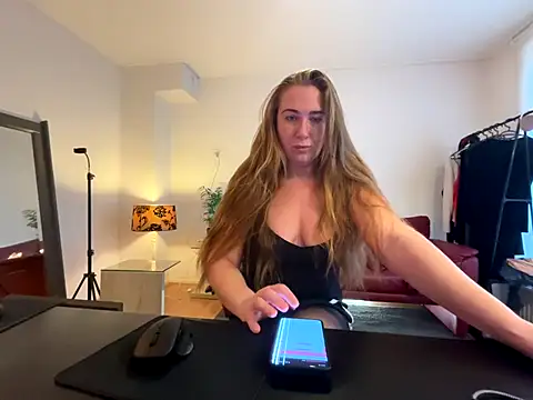 MazySunny online show from November 26, 2025, 8:14 am