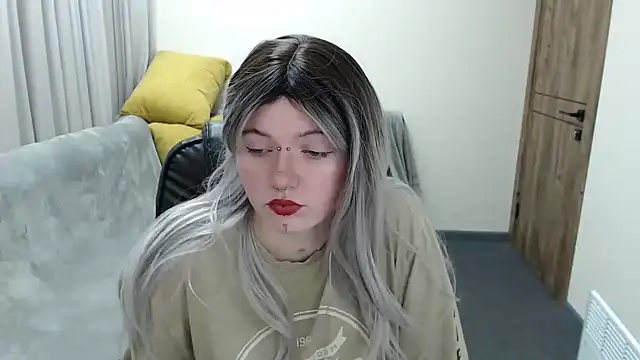 Snapshot of Nika_Snow chatting on October 19, 2025, 8:06 am Nika Snow online show from October 19, 2025, 8:06 am