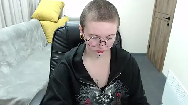 Snapshot of Nika_Snow chatting on October 14, 2025, 8:04 am Nika Snow online show from October 14, 2025, 8:04 am