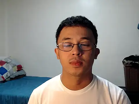 Snapshot of itsyour_Asianboy15 chatting on February 26, 2026, 1:11 pm itsyour Asianboy15 online show from February 26, 2026, 1:11 pm