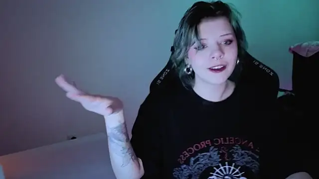 Snapshot of Alice_Zev chatting on September 18, 2025, 8:23 pm Alice Zev online show from September 18, 2025, 8:23 pm