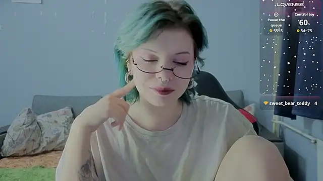 Snapshot of Alice_Zev chatting on September 30, 2025, 6:47 pm Alice Zev online show from September 30, 2025, 6:47 pm