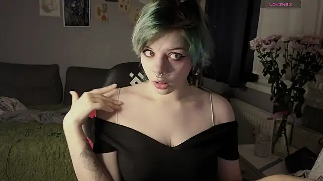 Snapshot of Alice_Zev chatting on October 10, 2025, 10:43 pm Alice Zev online show from October 10, 2025, 10:43 pm