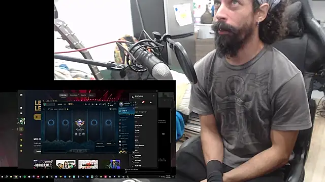 Snapshot of Stringin69 chatting on June 18, 2026, 11:04 am Stringin69 online show from June 18, 2026, 11:04 am