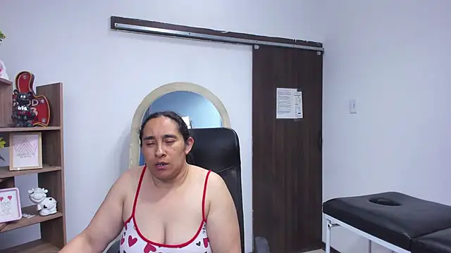 Snapshot of LeilaSmith_ chatting on May 15, 2026, 12:03 pm LeilaSmith online show from May 15, 2026, 12:03 pm