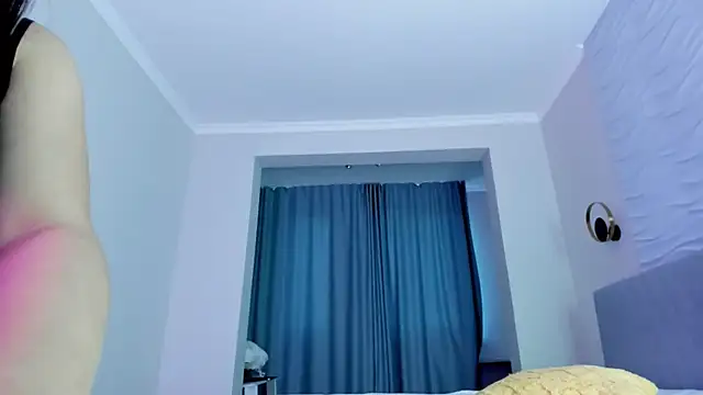 yanyaan online show from September 25, 2025, 1:22 am