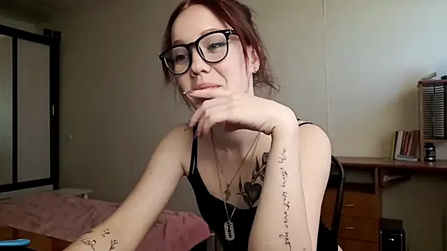 KittyJenny online show from October 1, 2025, 1:15 pm