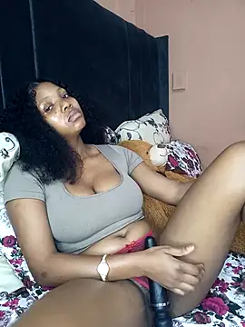 MilfBoobsxx online show from November 19, 2025, 4:29 pm