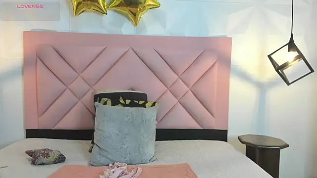 Snapshot of Caroline_daring chatting on July 9, 2026, 12:37 pm Caroline daring online show from July 9, 2026, 12:37 pm