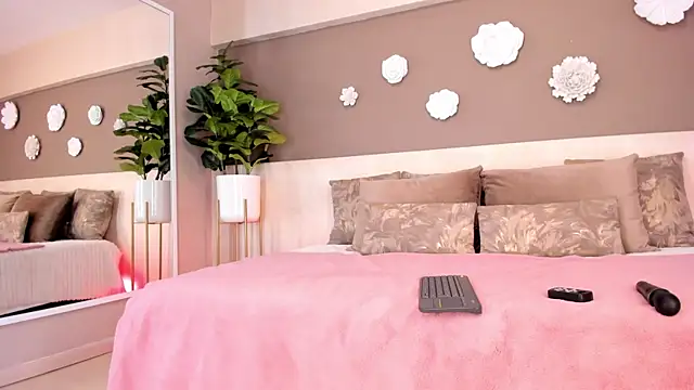 Snapshot of VictoriaShelby chatting on February 14, 2026, 12:27 pm VictoriaShelby online show from February 14, 2026, 12:27 pm