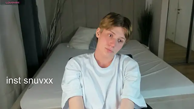 LouieEvans online show from November 2, 2025, 8:58 pm