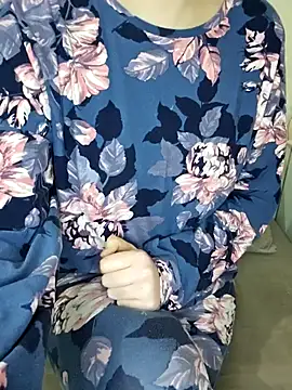 Snapshot of Lamya-dalo3a chatting on January 10, 2026, 10:49 pm Lamya-dalo3a online show from January 10, 2026, 10:49 pm