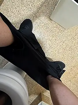 maxelbueno online show from October 3, 2025, 8:43 pm