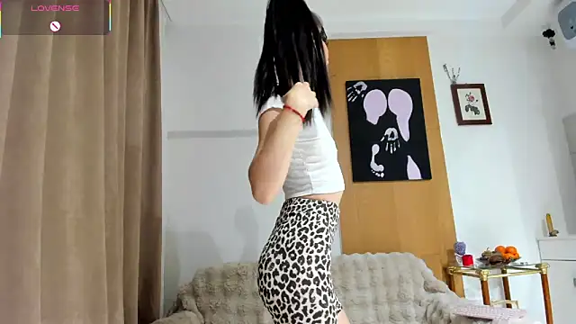 dark summer online show from December 18, 2025, 2:43 pm