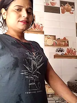 Hot-Pooja25 online show from April 30, 2026, 2:51 am