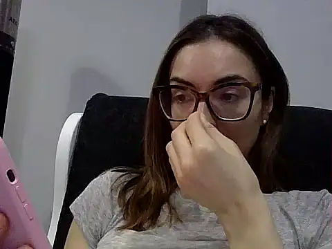 Snapshot of Fayrine chatting on May 18, 2026, 8:13 pm Fayrine online show from May 18, 2026, 8:13 pm