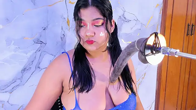 mysticlatina1 online show from April 15, 2026, 11:49 am
