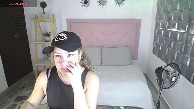 Snapshot of Dulce__Lovee chatting on November 14, 2025, 2:10 pm Dulce Lovee online show from November 14, 2025, 2:10 pm