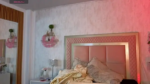 Snapshot of RobinBennett chatting on October 20, 2025, 12:27 pm RobinBennett online show from October 20, 2025, 12:27 pm