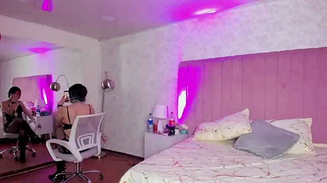 Snapshot of RobinBennett chatting on September 28, 2025, 12:45 pm RobinBennett online show from September 28, 2025, 12:45 pm