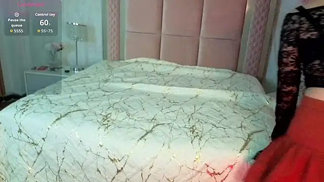 Snapshot of RobinBennett chatting on October 22, 2025, 12:04 pm RobinBennett online show from October 22, 2025, 12:04 pm